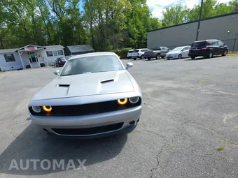 2019 Dodge Challenger SXT – miniatura 2