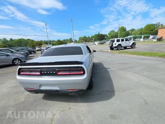 2019 Dodge Challenger SXT – miniatura 4
