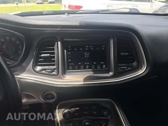 2019 Dodge Challenger SXT - miniatura 10