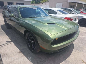 2019 Dodge Challenger SXT - miniatura 4