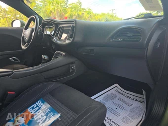 2019 Dodge Challenger SXT – miniatura 16