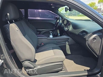 2019 Dodge Challenger SXT - miniatura 18