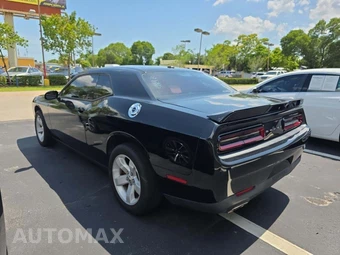 2019 Dodge Challenger SXT - miniatura 2