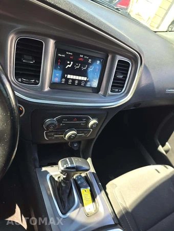 2019 Dodge Charger SXT – miniatura 10