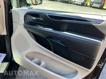 2019 Dodge Grand Caravan SXT 121.2" WB - miniatura 17
