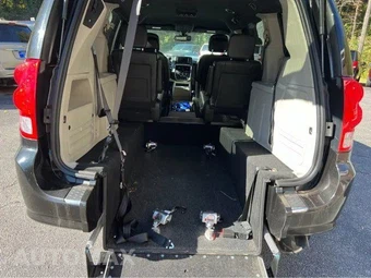 2019 Dodge Grand Caravan SXT 121.2" WB - miniatura 4
