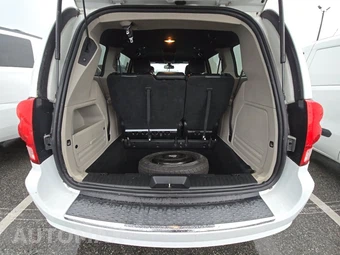 2019 Dodge Grand Caravan SXT 121.2" WB – miniatura 24