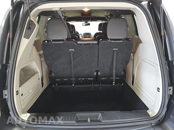 2019 Dodge Grand Caravan SXT 121.2" WB - miniatura 17