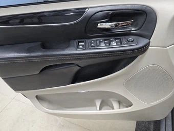 2019 Dodge Grand Caravan SXT 121.2" WB - miniatura 9