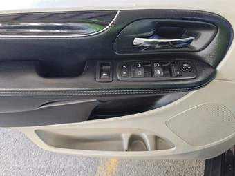 2019 Dodge Grand Caravan SXT 121.2" WB – miniatura 9