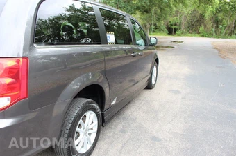 2019 Dodge Grand Caravan SXT 121.2" WB - miniatura 12