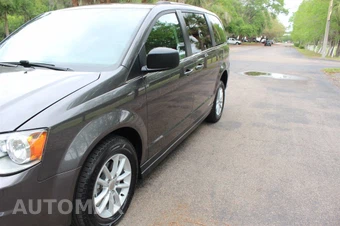2019 Dodge Grand Caravan SXT 121.2" WB - miniatura 13