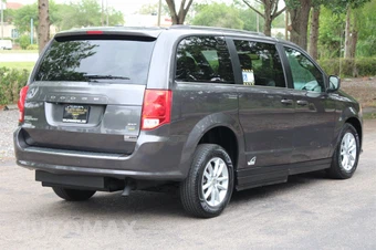 2019 Dodge Grand Caravan SXT 121.2" WB - miniatura 9