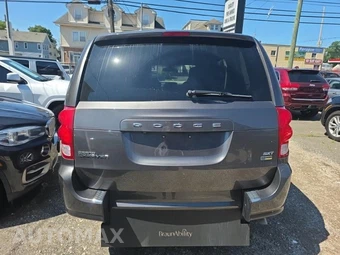 2019 Dodge Grand Caravan SXT 121.2" WB - miniatura 5