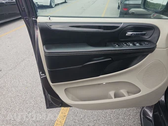 2019 Dodge Grand Caravan SXT 121.2" WB - miniatura 9
