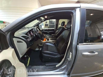 2019 Dodge Grand Caravan SXT 121.2" WB – miniatura 6
