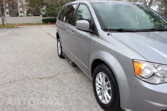 2019 Dodge Grand Caravan SXT 121.2" WB - miniatura 11