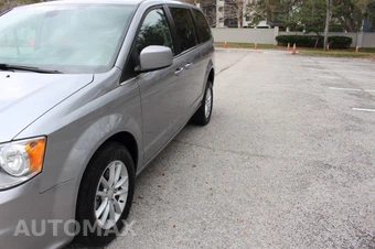 2019 Dodge Grand Caravan SXT 121.2" WB - miniatura 13