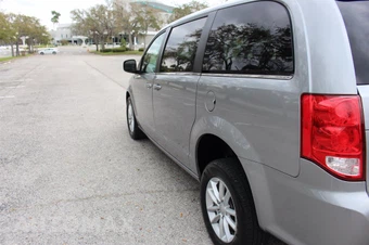 2019 Dodge Grand Caravan SXT 121.2" WB - miniatura 14