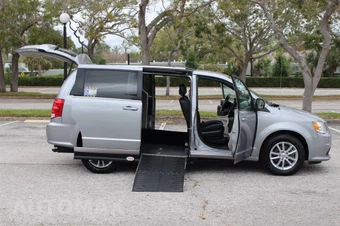 2019 Dodge Grand Caravan SXT 121.2" WB - miniatura 22