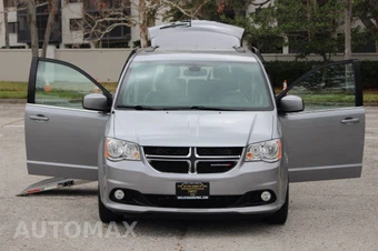2019 Dodge Grand Caravan SXT 121.2" WB - miniatura 23