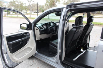 2019 Dodge Grand Caravan SXT 121.2" WB - miniatura 24
