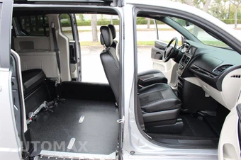 2019 Dodge Grand Caravan SXT 121.2" WB - miniatura 27