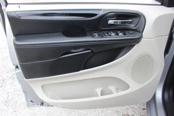 2019 Dodge Grand Caravan SXT 121.2" WB - miniatura 44