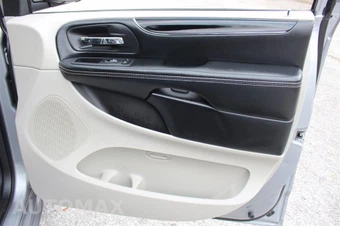 2019 Dodge Grand Caravan SXT 121.2" WB - miniatura 45