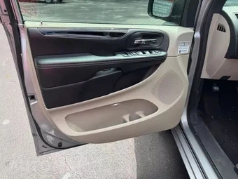 2019 Dodge Grand Caravan SXT 121.2" WB - miniatura 13