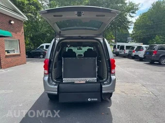 2019 Dodge Grand Caravan SXT 121.2" WB - miniatura 2