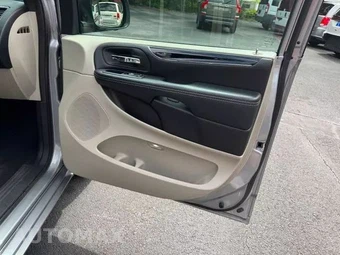 2019 Dodge Grand Caravan SXT 121.2" WB - miniatura 21