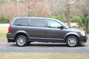 2019 Dodge Grand Caravan SXT 121.2" WB - miniatura 10
