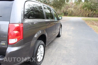 2019 Dodge Grand Caravan SXT 121.2" WB - miniatura 12