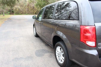 2019 Dodge Grand Caravan SXT 121.2" WB - miniatura 14