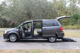 2019 Dodge Grand Caravan SXT 121.2" WB - miniatura 20