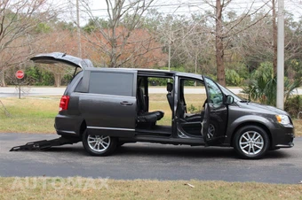 2019 Dodge Grand Caravan SXT 121.2" WB - miniatura 22
