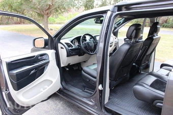 2019 Dodge Grand Caravan SXT 121.2" WB - miniatura 24
