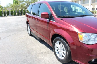 2019 Dodge Grand Caravan SXT 121.2" WB - miniatura 11