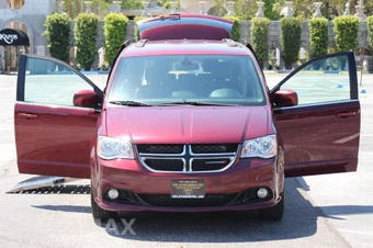 2019 Dodge Grand Caravan SXT 121.2" WB - miniatura 23