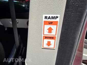 2019 Dodge Grand Caravan SXT 121.2" WB - miniatura 33