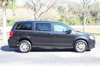 2019 Dodge Grand Caravan SXT 121.2" WB - miniatura 10