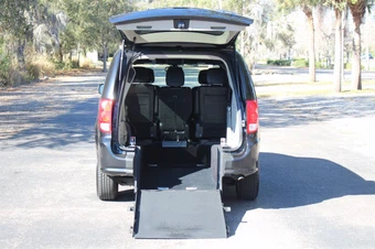 2019 Dodge Grand Caravan SXT 121.2" WB - miniatura 2
