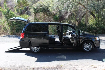 2019 Dodge Grand Caravan SXT 121.2" WB - miniatura 21