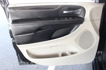 2019 Dodge Grand Caravan SXT 121.2" WB - miniatura 33
