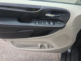 2019 Dodge Grand Caravan SXT 121.2" WB - miniatura 9