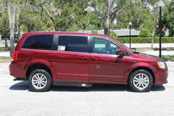 2019 Dodge Grand Caravan SXT 121.2" WB - miniatura 10