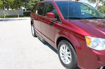 2019 Dodge Grand Caravan SXT 121.2" WB - miniatura 11