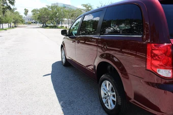 2019 Dodge Grand Caravan SXT 121.2" WB - miniatura 14