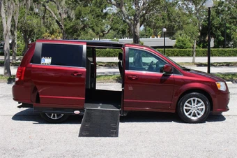 2019 Dodge Grand Caravan SXT 121.2" WB - miniatura 2